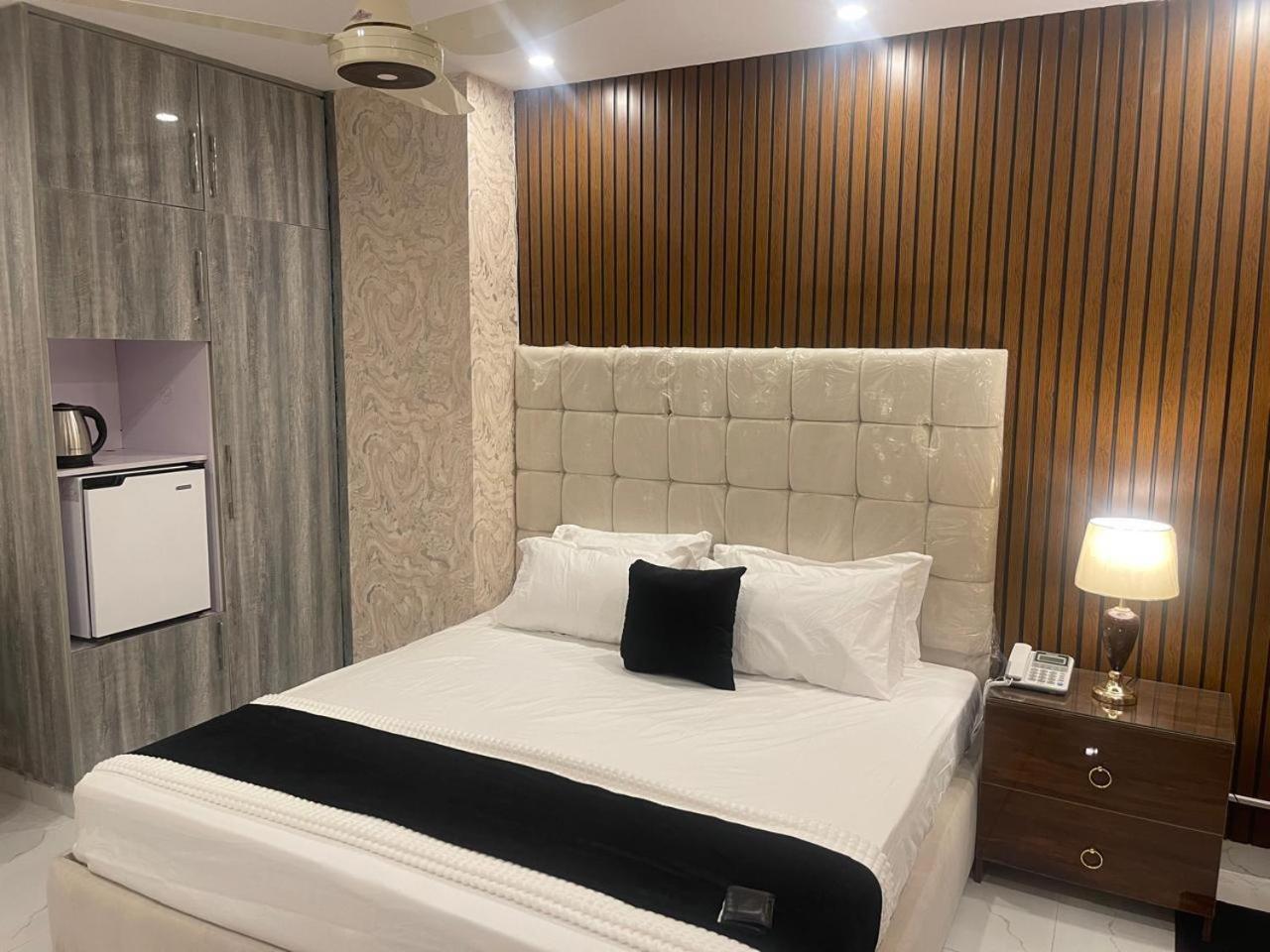 Hotel Croydon International ราวัลปินดี ภายนอก รูปภาพ