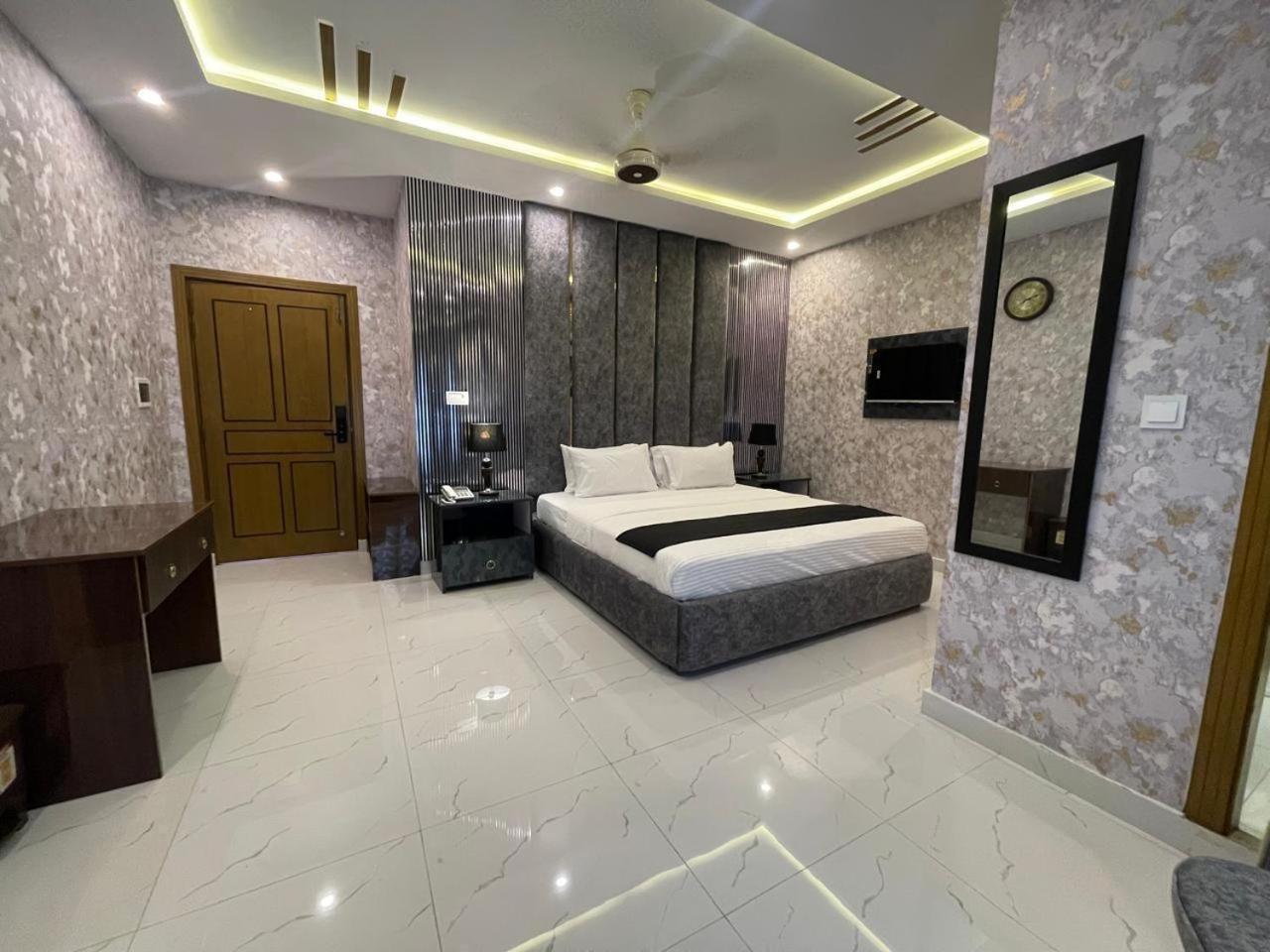 Hotel Croydon International ราวัลปินดี ภายนอก รูปภาพ