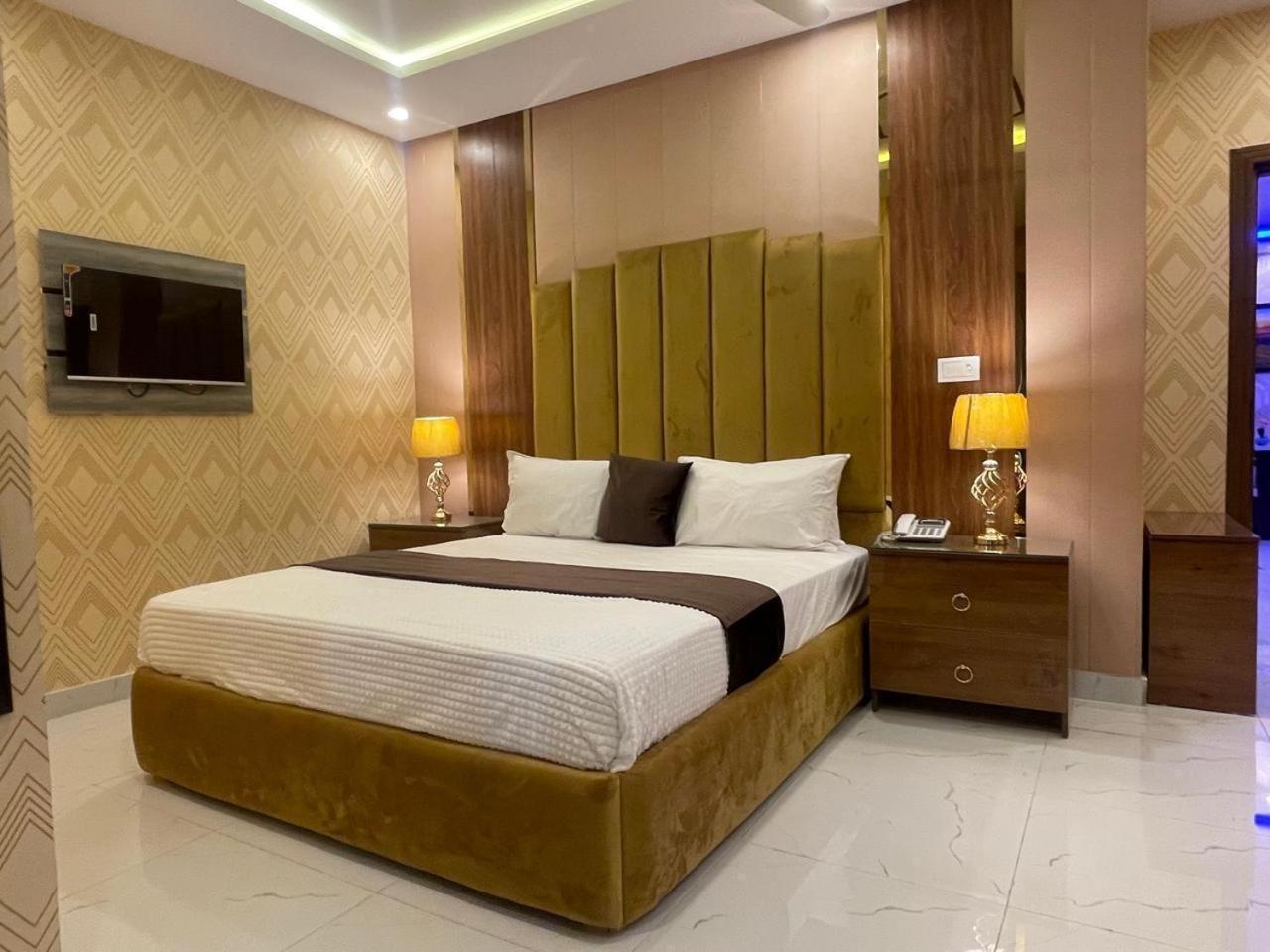 Hotel Croydon International ราวัลปินดี ภายนอก รูปภาพ