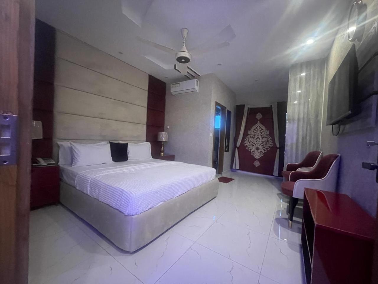 Hotel Croydon International ราวัลปินดี ภายนอก รูปภาพ